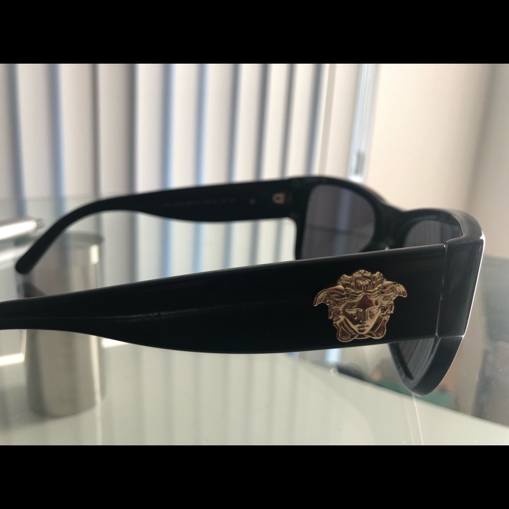 Versace sunglasses - Picture 4 of 4
